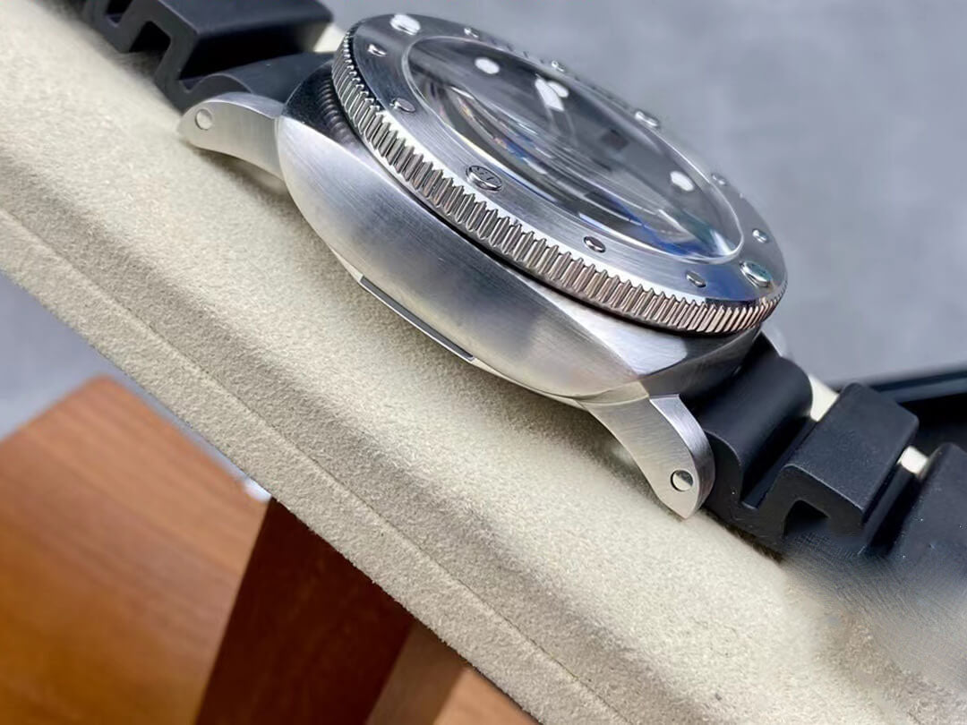 REPLICA SUBMERSIBLE PAM01229 VS FACTORY BLACK RUBBER STRAP